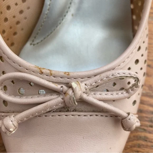 4/$10 - Comfort Plus Pale Pink Heeled Pumps with Bows - Picture 5 of 15